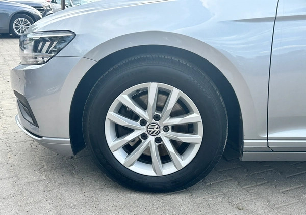 Volkswagen Passat cena 86800 przebieg: 154218, rok produkcji 2020 z Reda małe 211
